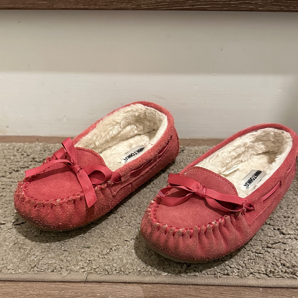 Minnetonka Kids Red Slippers with Bow